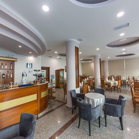 Western Star Hotel ดูร์เรส ภายนอก รูปภาพ