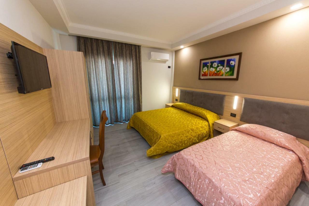 Western Star Hotel ดูร์เรส ภายนอก รูปภาพ