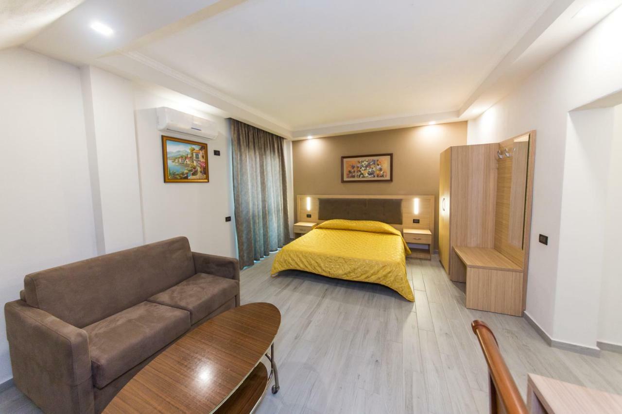 Western Star Hotel ดูร์เรส ภายนอก รูปภาพ